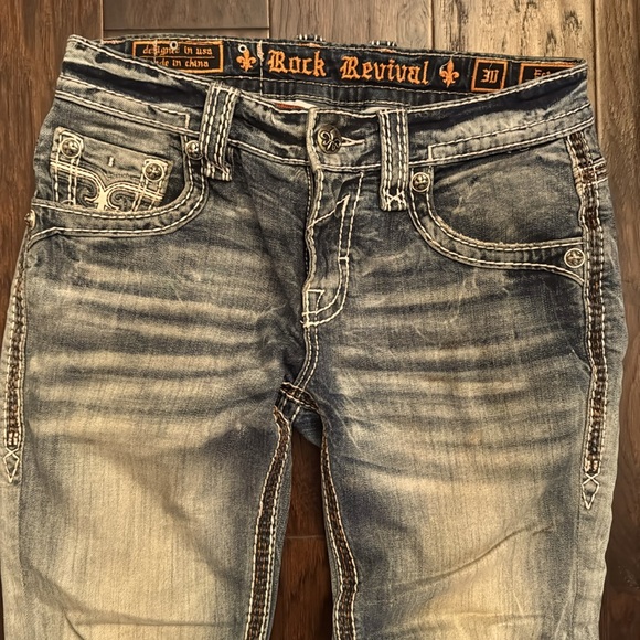 Men’s 30x32 Rock Revival Jeans - Picture 2 of 3
